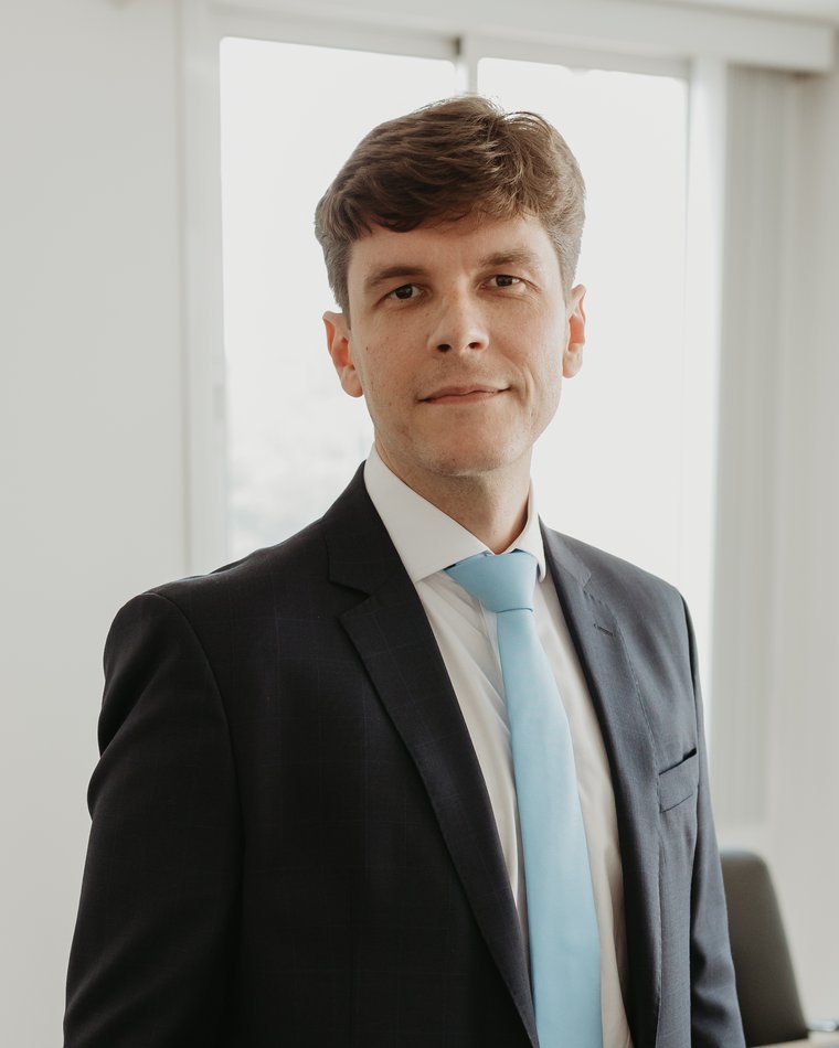 Rodrigo Ribeiro Duque Estrada Michelli, advogado especialista em leilões de imóveis e direito imobiliário em Niterói/RJ